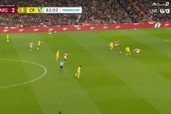 槍手再次被扳平！薩利巴后場送禮，馬特塔吊射空門得手