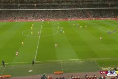 怎么想的？厄德高示意回傳門將，薩利巴仍傳厄德高導(dǎo)致送禮