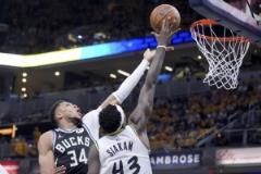 周五競(jìng)彩籃球強(qiáng)檔：步行者客場(chǎng)爭(zhēng)勝 雄鹿力戰(zhàn)無(wú)路可退