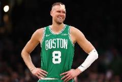 莫斯利稱贊波津擅長(zhǎng)制造身體接觸，總能找到進(jìn)攻機(jī)會(huì)觸碰對(duì)手手臂