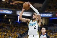 哈利伯頓高效表現(xiàn)：11投6中貢獻(xiàn)17分8板15助攻1搶斷正負(fù)值+25