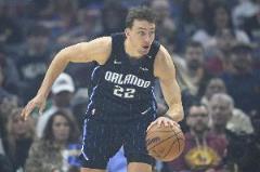 小瓦格納半場(chǎng)高效表現(xiàn)：10次出手4中取分，5次助攻三分3中1