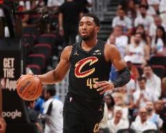 米切爾25分鐘高效輸出22分5助，三分命中率亮眼