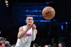 希羅半場(chǎng)表現(xiàn)低迷，8投1中僅得4分，正負(fù)值-36居全隊(duì)之首