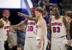 奧尼爾盛贊勇士角色球員今晚表現(xiàn)亮眼