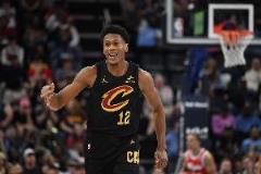 替補(bǔ)奇兵！亨特21分鐘19分高效輸出，11中6三分4中3驚艷全場(chǎng)！