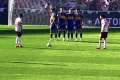 角度十分逆天！河床小將逆風(fēng)圓月彎刀