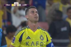 這球非常可惜！C羅頭球攻門遺憾擊中立柱！