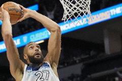 半場森林狼前場籃板優(yōu)勢明顯 湖人僅獲2個