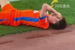 王彤傷退，李霄鵬、蒿俊閔送上安慰和鼓勵(lì)，希望無大礙