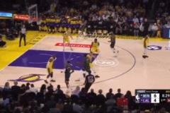 東契奇開場兩犯！蘭德爾強突+戈貝爾吃錯位遭犯規(guī)