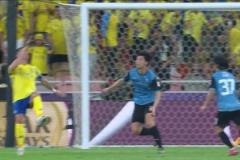 動作很舒展！C羅禁區(qū)內(nèi)倒鉤射門偏出！