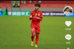 王鈺棟鼓勵(lì)蒯紀(jì)聞：比賽很困難，遺憾未能助隊(duì)取勝