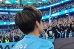 劉祝潤(rùn)賽后獲大連球迷熱烈支持