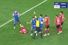 吳曦抬腳遭黃牌，特謝拉與羅慕洛爭執(zhí)再領(lǐng)黃牌