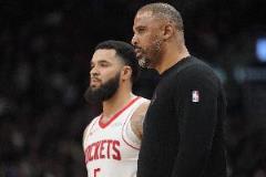 烏度卡：老將們了解季后賽規(guī)則，范弗里特表現(xiàn)不令人意外