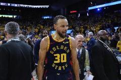 庫里職業(yè)生涯已贏得30輪季后賽系列賽，追平邁克爾·喬丹