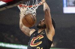 高效發(fā)揮難救主！賈勒特-阿倫7投6中得12分5籃板2助攻