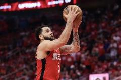 范弗里特暗示愿留隊(duì)，拒絕公開談?wù)撐磥?lái)去向