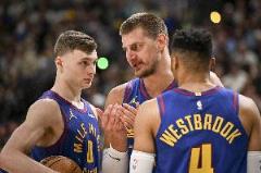 約威穆戈布今日同場(chǎng)進(jìn)攻效率154.3 防守效率85.7 凈效率+68.6