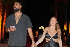 50歲拉爾薩神秘新男友曝光！31歲前職業(yè)球員杰夫-科比疑似閃婚？