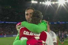 來自意大利老鄉(xiāng)的安慰！多納魯馬賽后安慰卡拉菲奧里