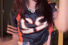 湖人淘汰，美娜也是放飛自我了，露個(gè)小腰扭起來(lái)