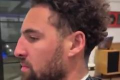 陌生！克萊把頭發(fā)剃短了，看著有些滄桑