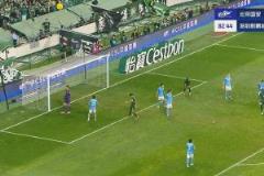 國安禁區(qū)內(nèi)斷球，張玉寧門前空門機(jī)會推射打高