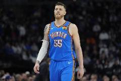 哈滕加時賽表現(xiàn)低迷，14投5中僅得10分10板