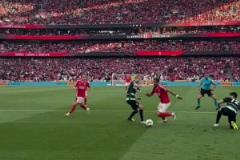 如入無人之境！本菲卡前鋒帕夫利季斯連過4人+穿襠送助攻