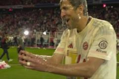 斬獲生涯首冠！凱恩啤酒浴樂(lè)在其中！