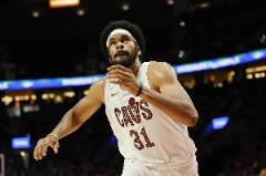 阿倫半場表現(xiàn)低迷 罰球1中0正負(fù)值-29