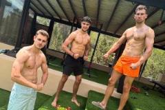 格雷茨卡曬肌肉照與隊(duì)友合照引熱議