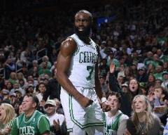 杰倫-布朗5次犯規(guī)僅出戰(zhàn)33分鐘，16投7中得20分7籃板4失誤