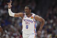 穩(wěn)！杰倫威14中5砍下18+9+4零失誤 末節(jié)獨砍7分6籃板