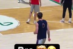 大橋投籃包？哥們，你不會是球隊(duì)里的射手吧