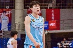 楊瀚森的中遠(yuǎn)距離投籃能力成為打動NBA球隊(duì)的關(guān)鍵因素