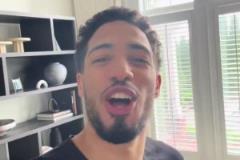 哈利伯頓更新朋友圈啦！用中文大喊：東決咯 東決咯~