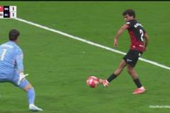 門將立功！庫爾圖瓦神勇?lián)涑鰧?duì)手單刀射門！