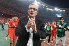 伊萬(wàn)今日考察重慶龍興足球場(chǎng)，去留或?qū)⑷Q于18強(qiáng)賽結(jié)果