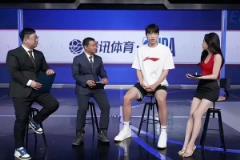 楊瀚森接受美娜采訪：平時(shí)喜歡打游戲 關(guān)注東契奇約基奇申京較多