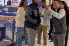 當(dāng)年布倫森在逛街時(shí)被路人告知球隊(duì)交易來哈特時(shí)：噢！謝特