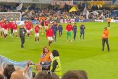 隊(duì)友情！林德洛夫賽后擁抱桑喬，曼聯(lián)客場(chǎng)戰(zhàn)切爾西