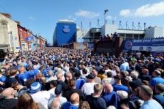 英超官方發(fā)布圖片：大批埃弗頓球迷到場送別古迪遜公園球場