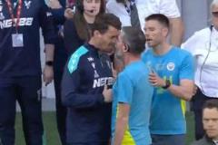 沖突升級！曼城隊醫(yī)與水晶宮助教場邊激烈對峙