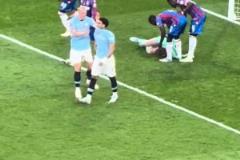 現(xiàn)場視角馬爾穆什罰丟點(diǎn)球！哈蘭德過來安慰！