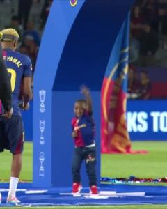 17歲亞馬爾與3歲弟弟凱恩斗舞