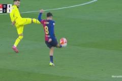 佩德里左路傳中，埃里克-加西亞頭球攻門(mén)再遭神撲！