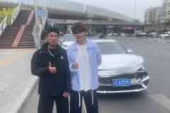 球迷撞車不忘與劉祝潤合影：我是這么追星的，你們怎么追？